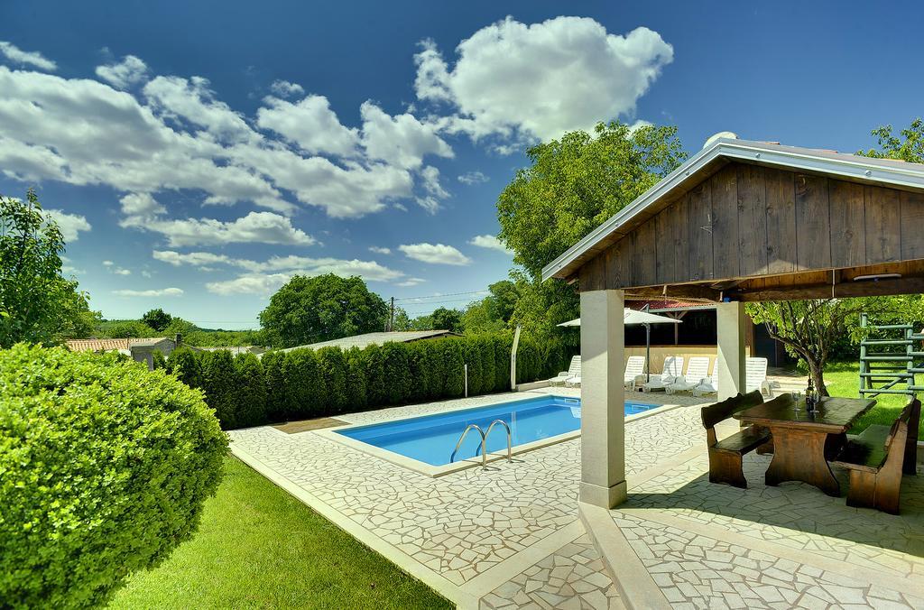 Villa Semy Pazin Eksteriør bilde